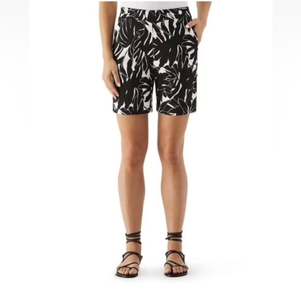 Rafaella Monochrome Leaf Pattern Women's Shorts